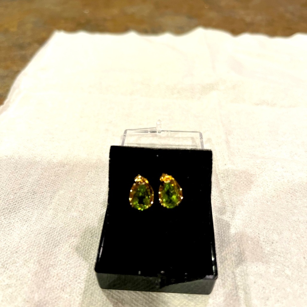 14K gold post earrings, Peridot(August) birthstone